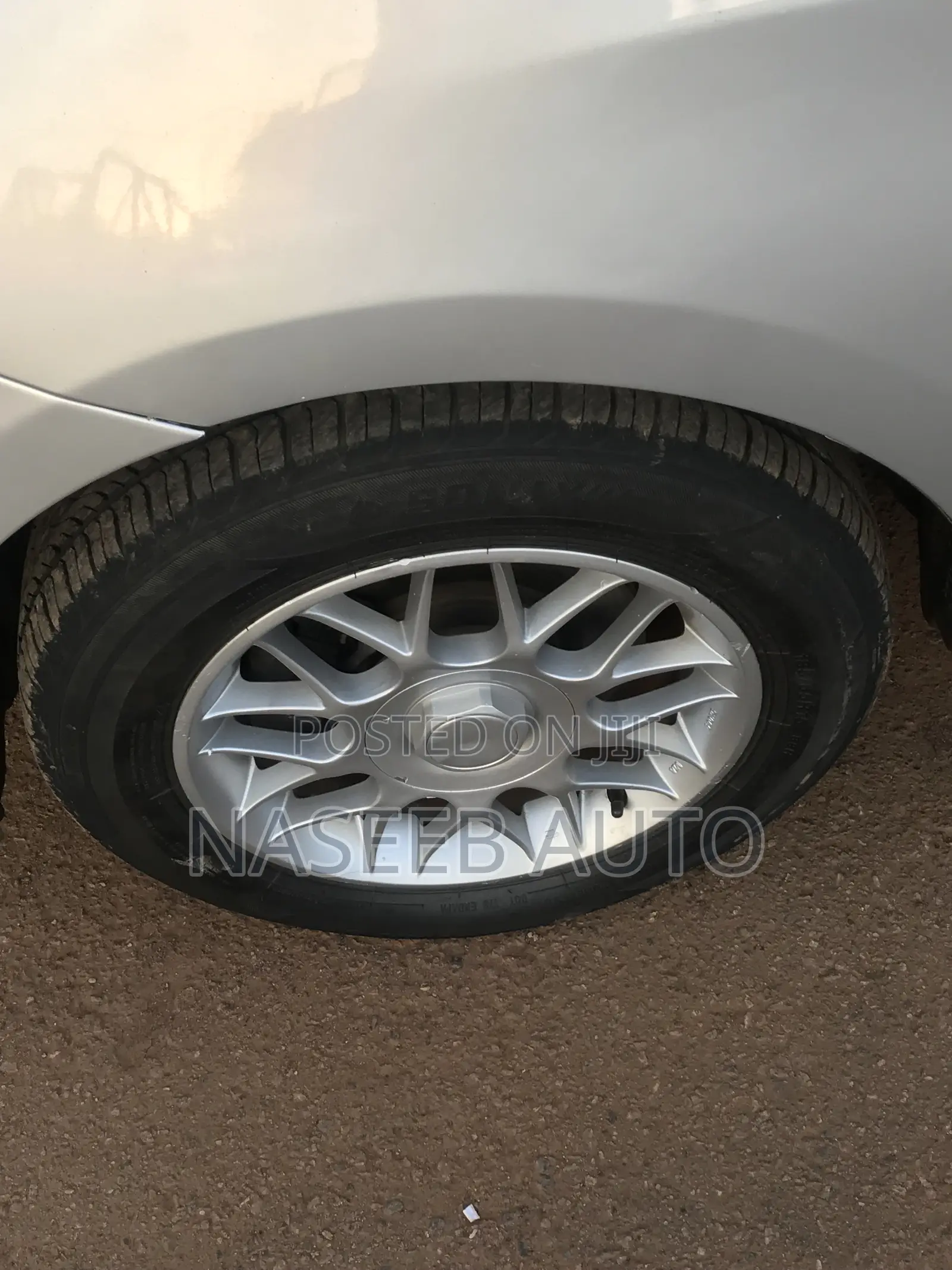 Toyota Ractis 2011 Silver