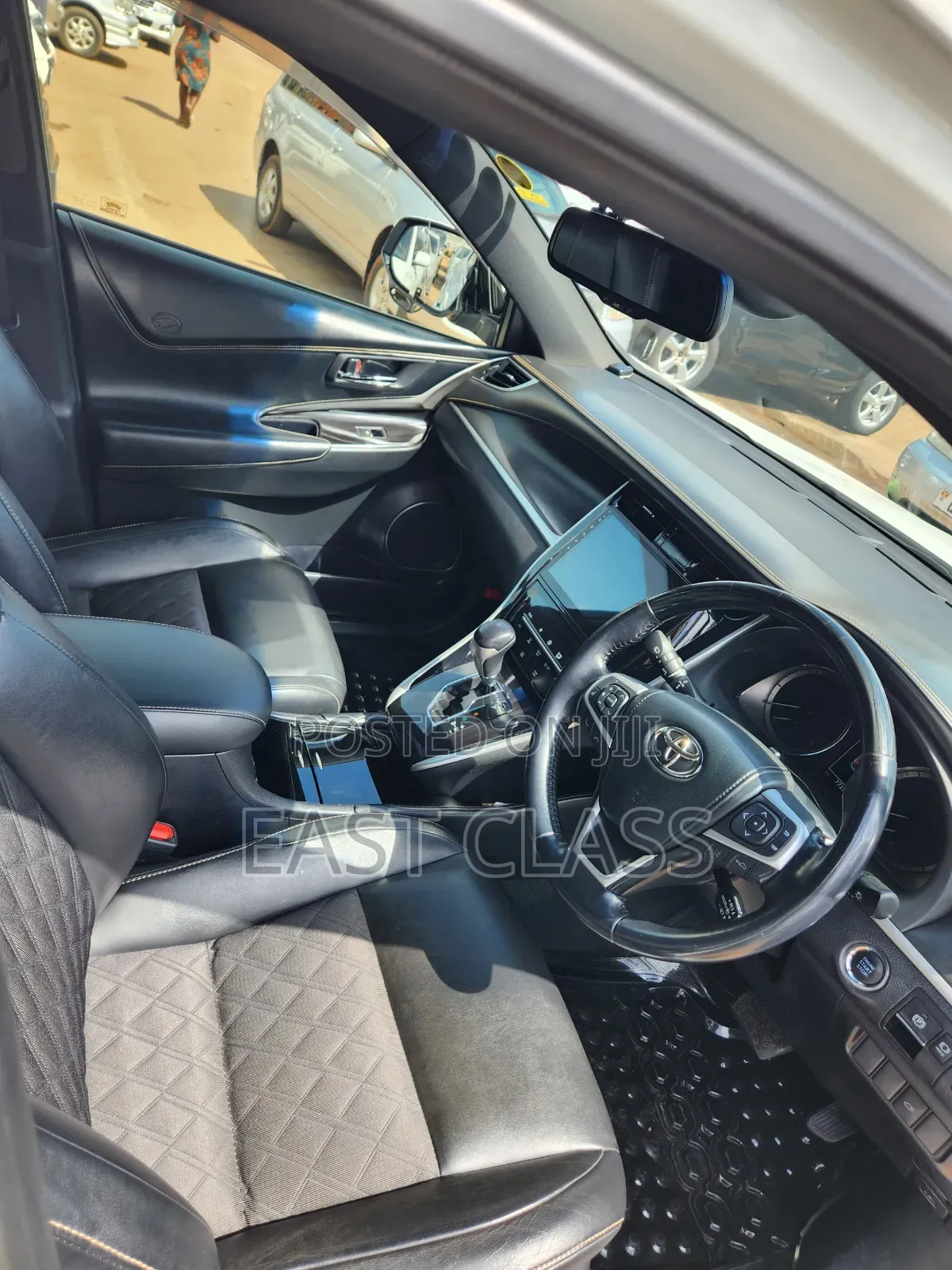 Toyota Harrier 2.0 2019 White