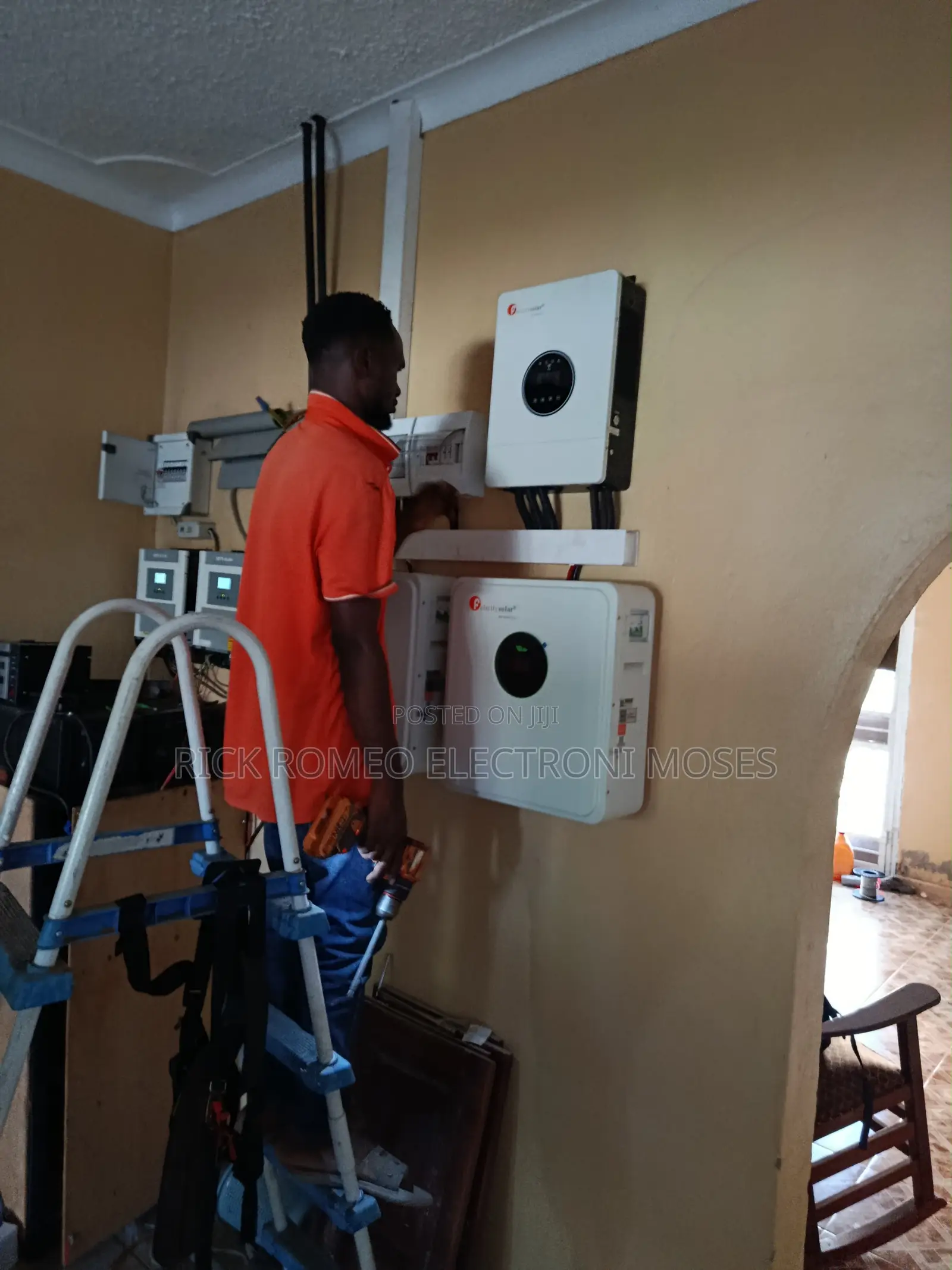 4 Kva 24v Hybrid Inverter 2 Bedroom Ush 1.5m Brand New