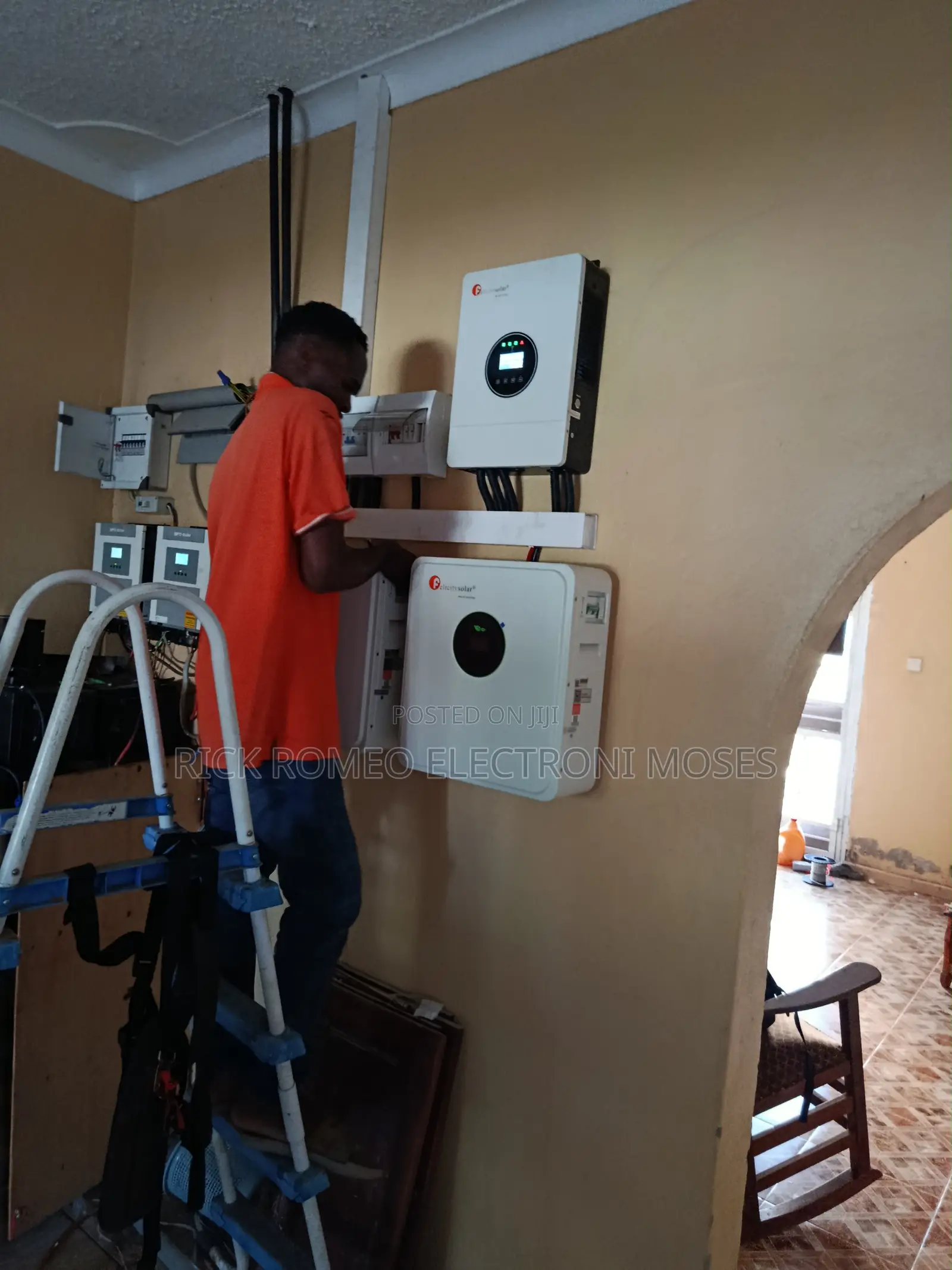 4 Kva 24v Hybrid Inverter 2 Bedroom Ush 1.5m Brand New