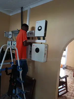 4 Kva 24v Hybrid Inverter 2 Bedroom Ush 1.5m Brand New