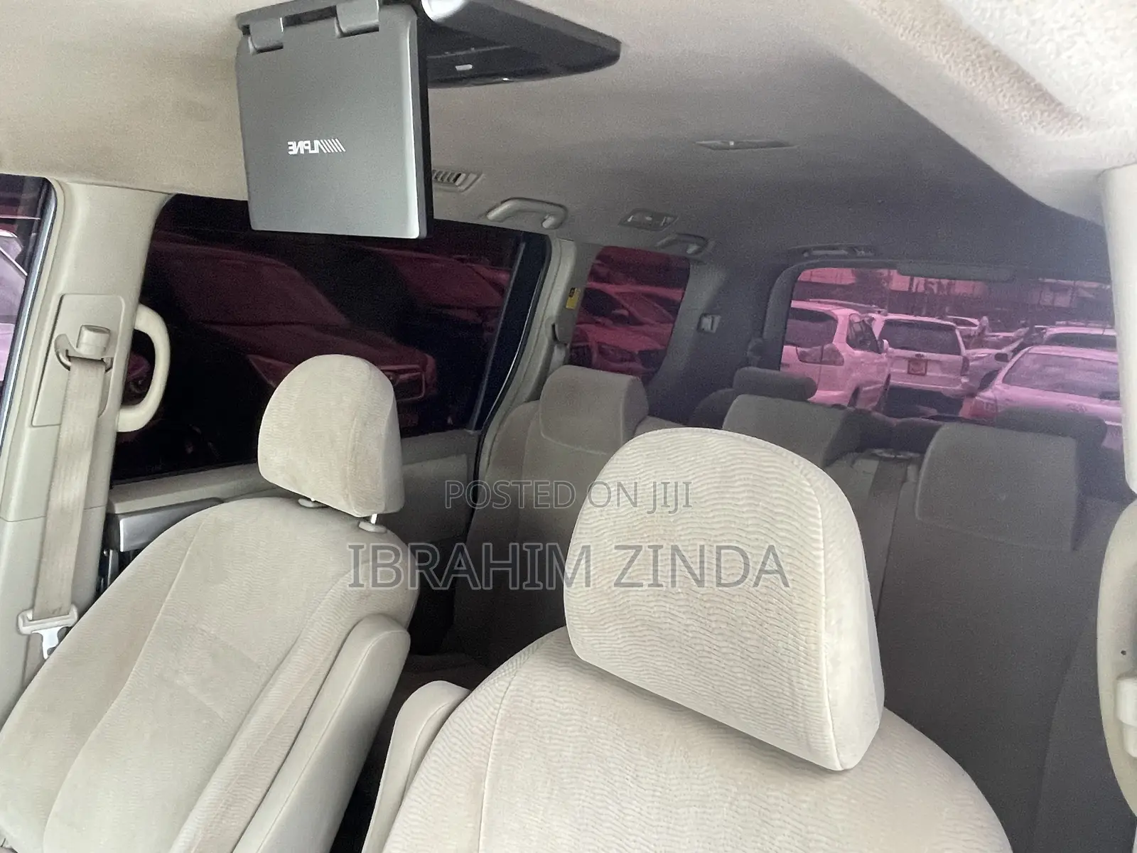 Toyota Noah 2.0 143hp AWD (8 Seater) 2011