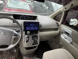 Toyota Noah 2.0 143hp AWD (8 Seater) 2011