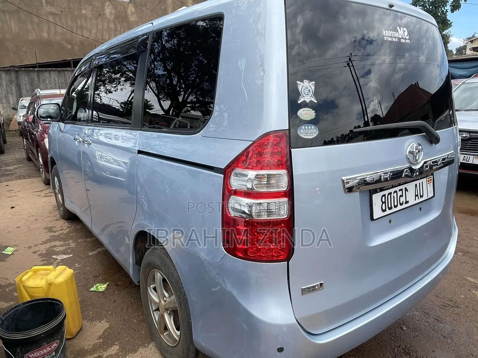 Toyota Noah 2.0 143hp AWD (8 Seater) 2011