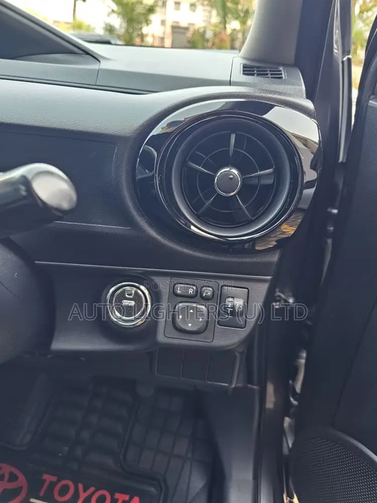 Toyota Aqua 2017 Gray