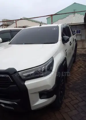 Toyota Hilux 2021 White