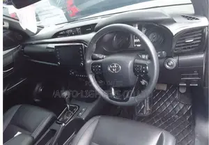 Toyota Hilux 2021 White
