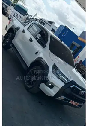 Toyota Hilux 2021 White