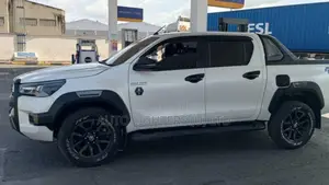 Toyota Hilux 2021 White