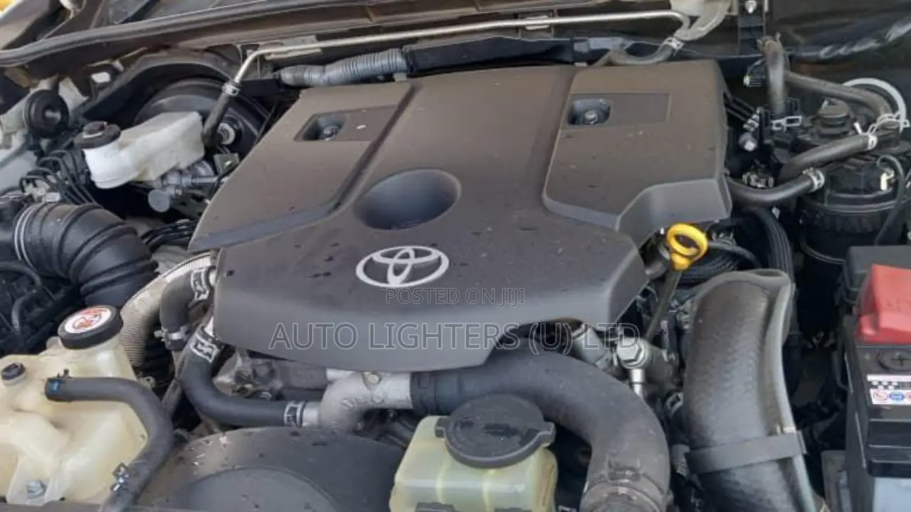 Toyota Hilux 2021 White