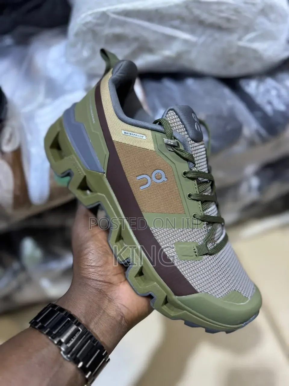 On Running Cloudwander Waterproof Shoes. Green Mission Grip