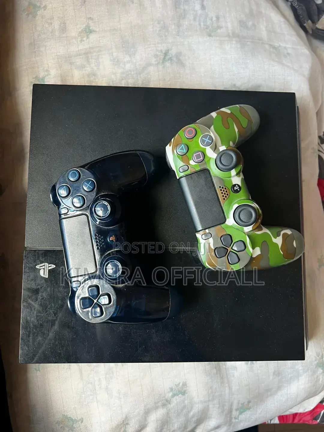 Get 12 Games on This Chipped Ps4 Fat With 2 Brand Controllers
