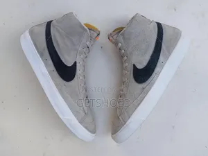 Nike Blazer Mid 77 Vintage 
Size 46eur/11uk/12us Available
Halla 