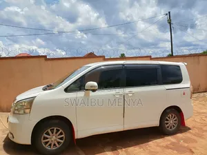 Toyota Noah 2.0 143hp AWD (8 Seater) 2009 Beige