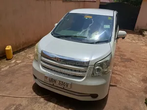 Toyota Noah 2.0 143hp AWD (8 Seater) 2009 Beige
