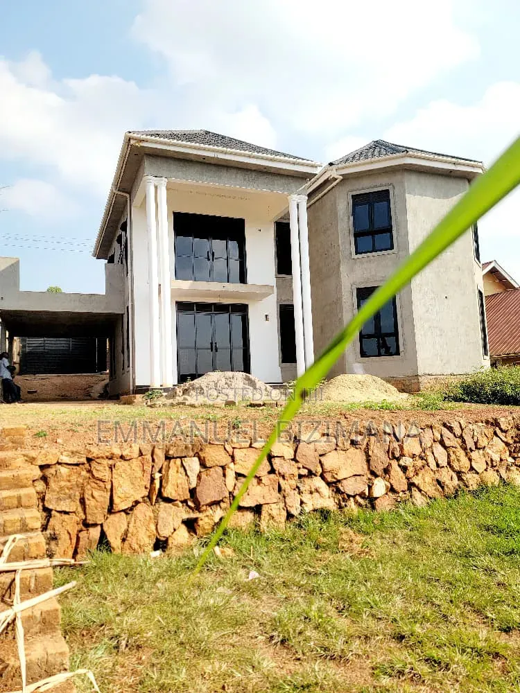 Furnished 5bdrm House in Bwerenga, Central Division for sale