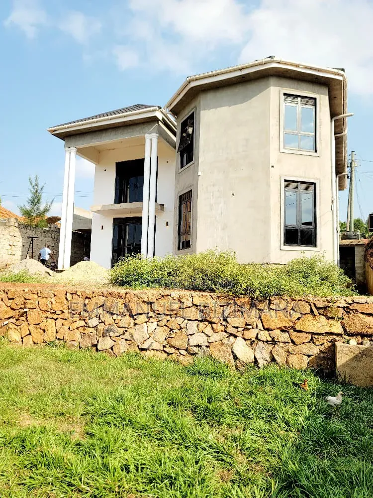 Furnished 5bdrm House in Bwerenga, Central Division for sale