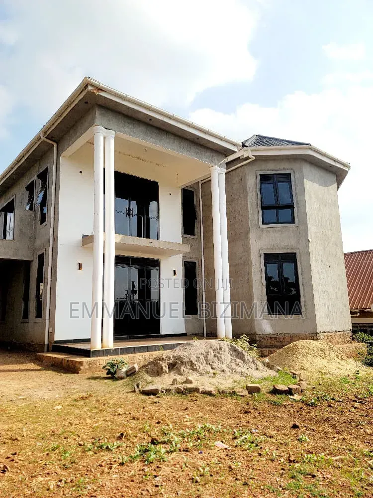 Furnished 5bdrm House in Bwerenga, Central Division for sale