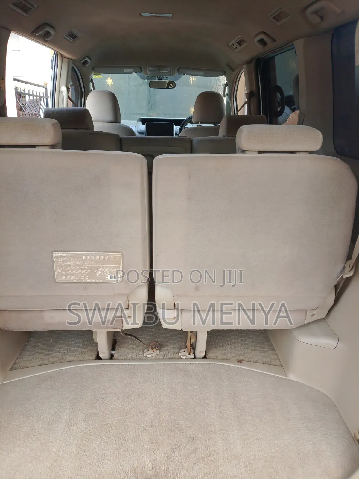 Toyota Noah 2.0 143hp AWD (8 Seater) 2009 Beige
