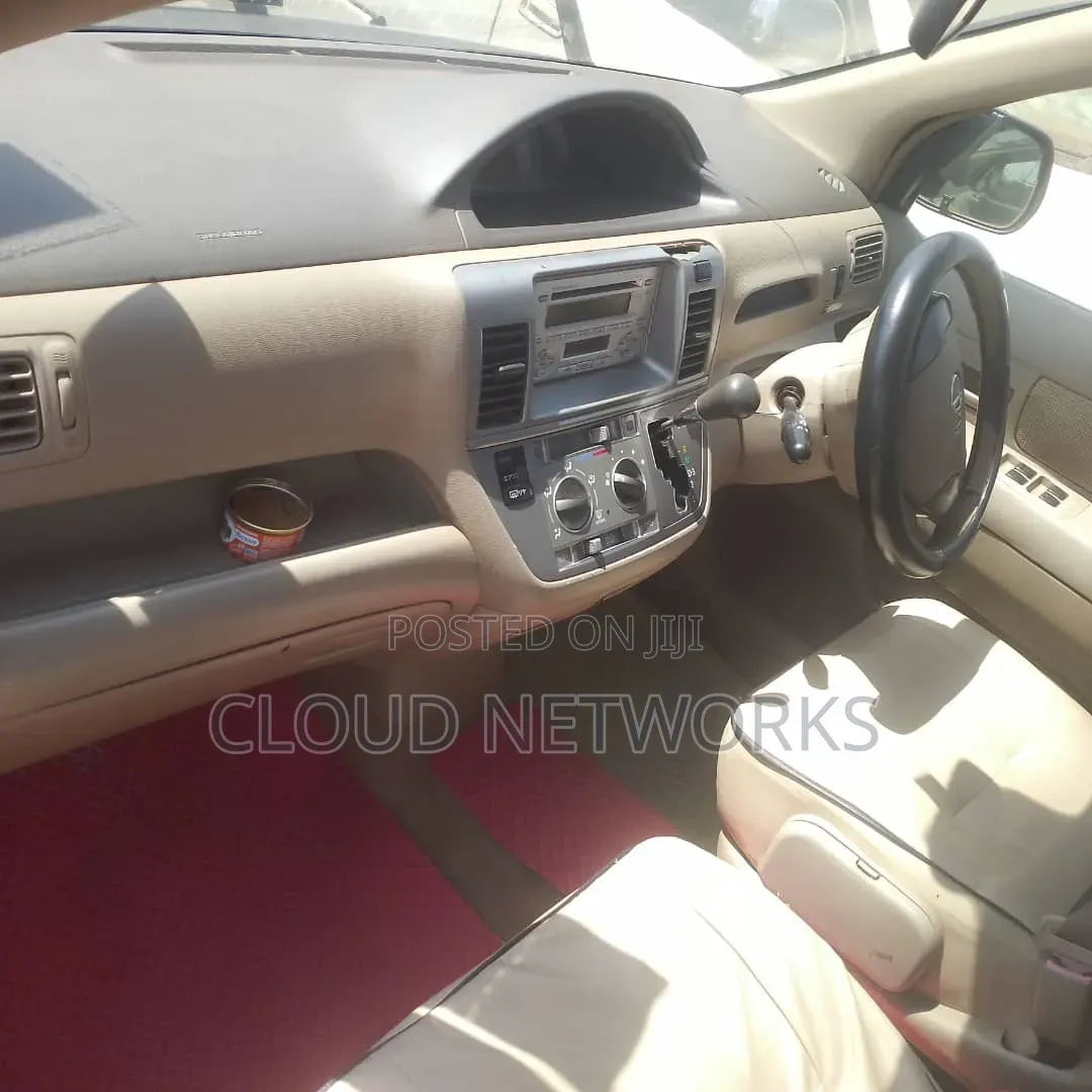 Toyota Raum 2007 Gold