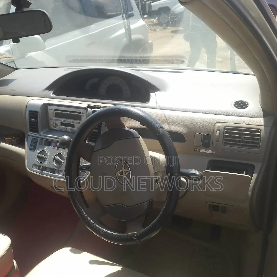 Toyota Raum 2007 Gold