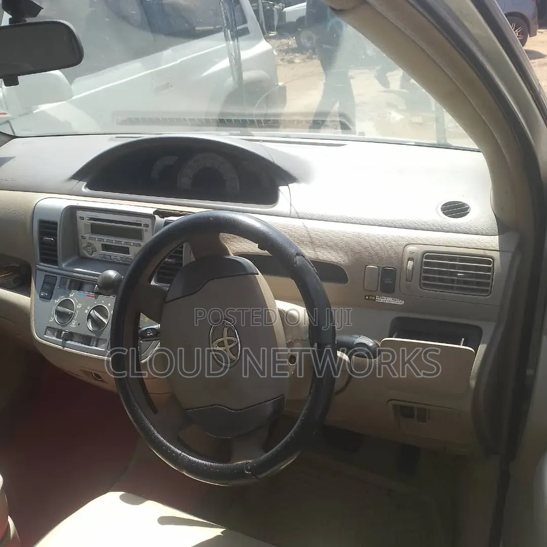 Toyota Raum 2007 Gold