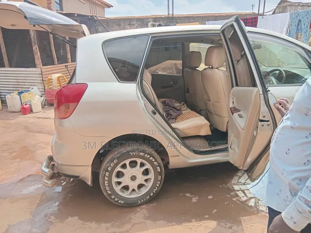 Toyota Corolla Spacio 2004 Gold