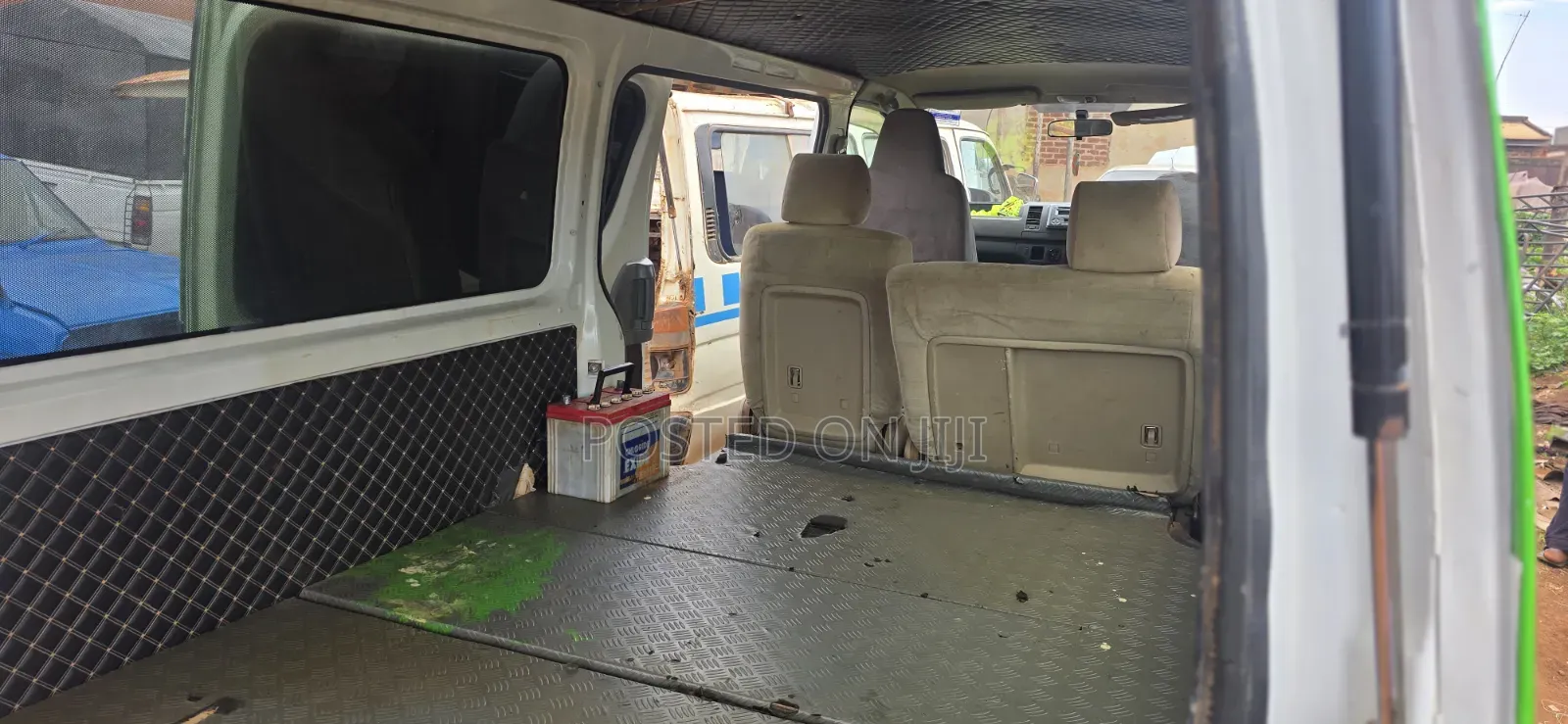 Toyota HiAce 2006 White