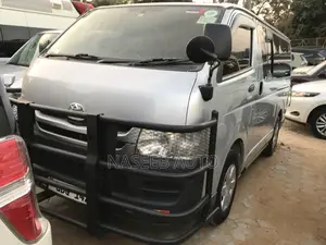 Toyota HiAce 2010 Silver
