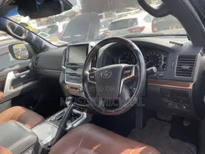 Toyota Land Cruiser 4.6 V8 ZX 2018 Blue