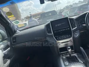 Toyota Land Cruiser 4.6 V8 ZX 2018 Blue