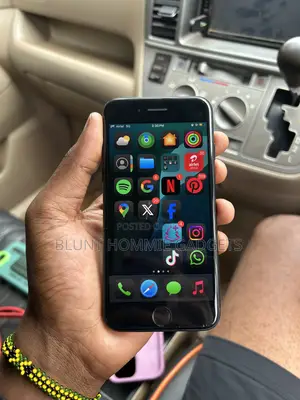 Apple iPhone SE (2022) 64 GB Blue