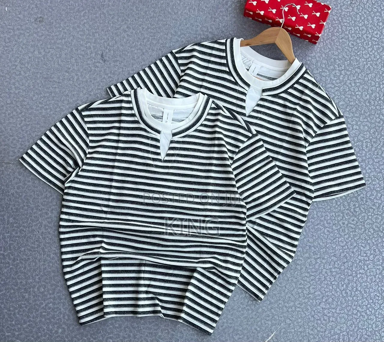 Crewneck Short-Sleeve Graphics T-Shirts