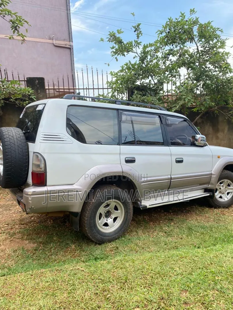 Toyota Land Cruiser Prado 2001 Pearl