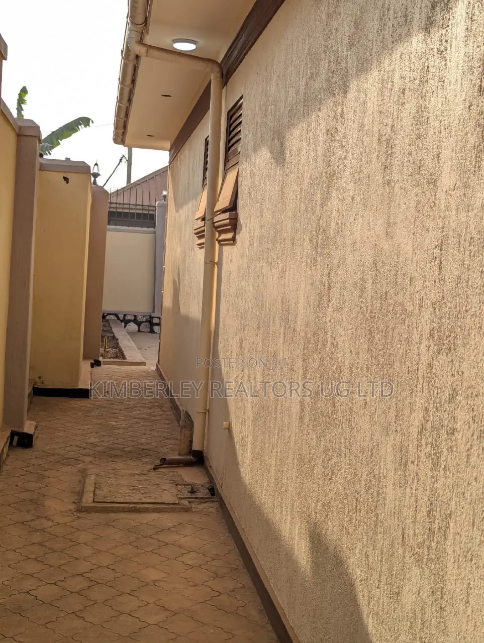 4bdrm Duplex in Division A for sale