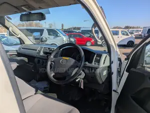 Toyota HiAce 2011