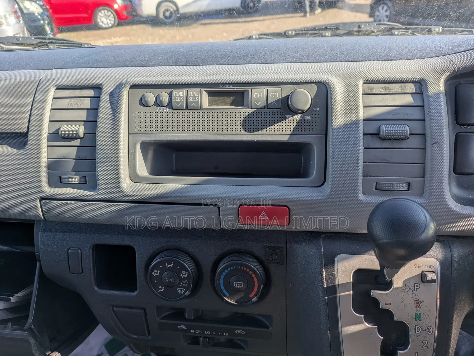 Toyota HiAce 2011