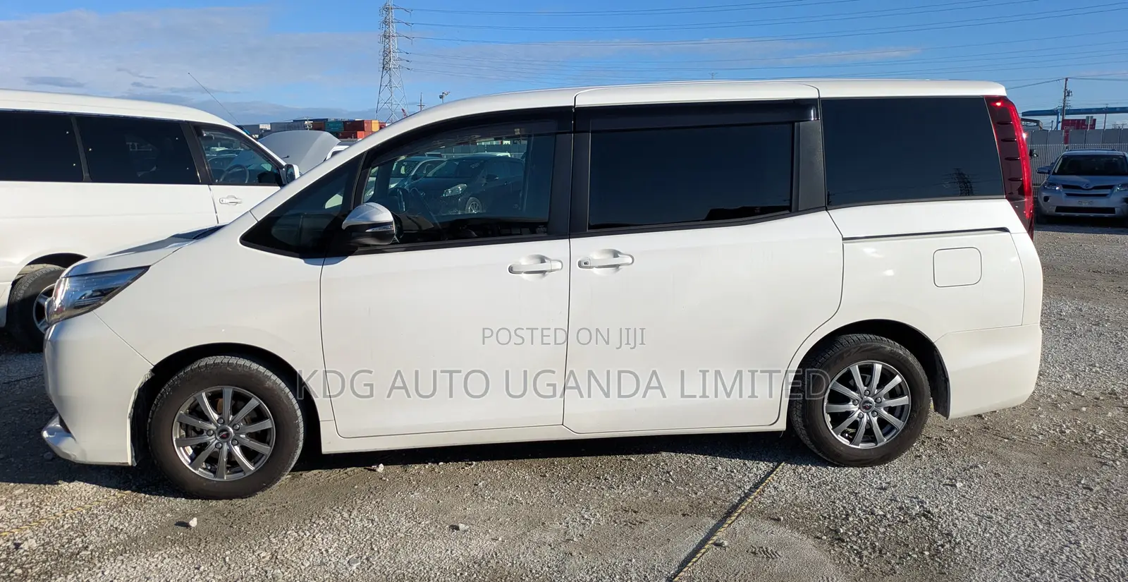 Toyota Noah 2.0 FWD (7 Seater) 2014 White