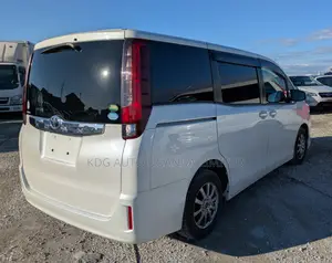 Toyota Noah 2.0 FWD (7 Seater) 2014 White