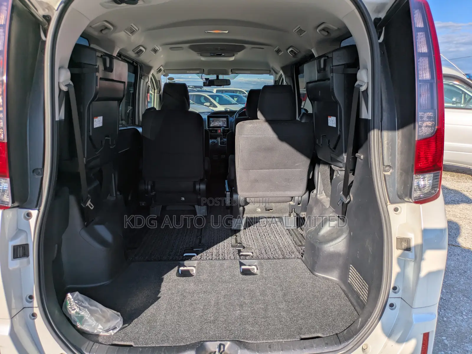 Toyota Noah 2.0 FWD (7 Seater) 2014 White