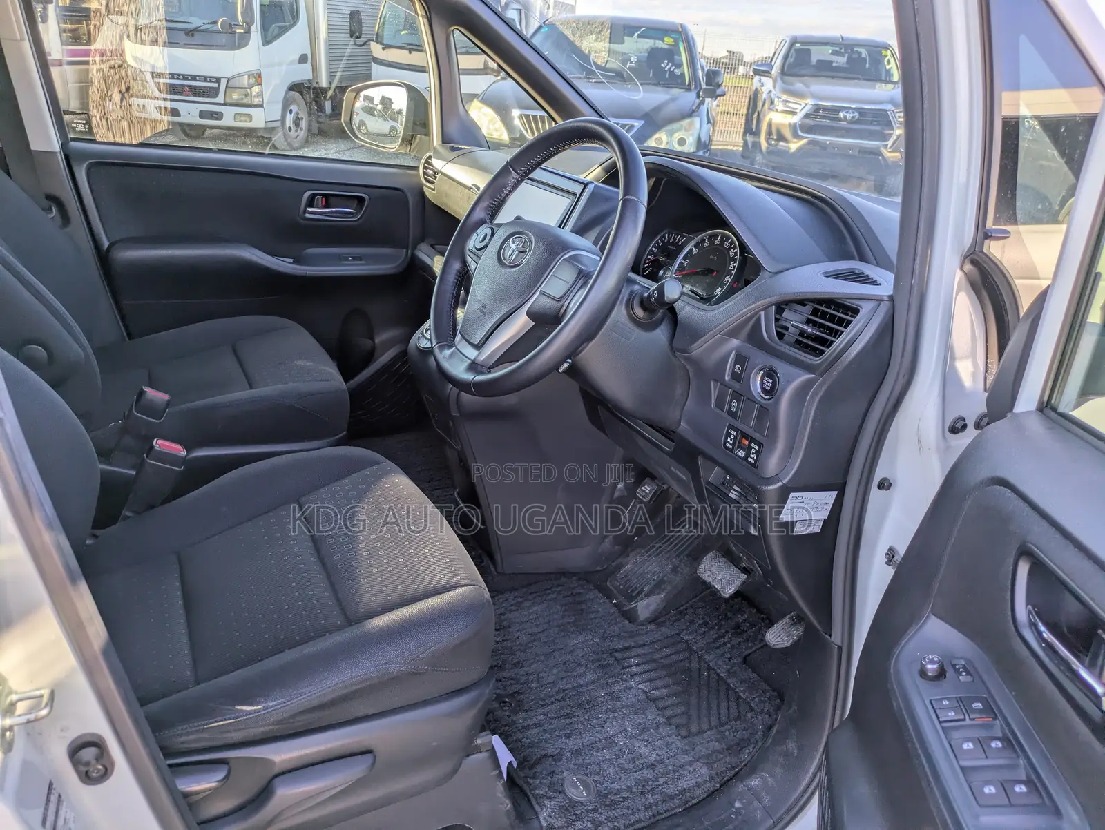 Toyota Noah 2.0 FWD (7 Seater) 2014 White