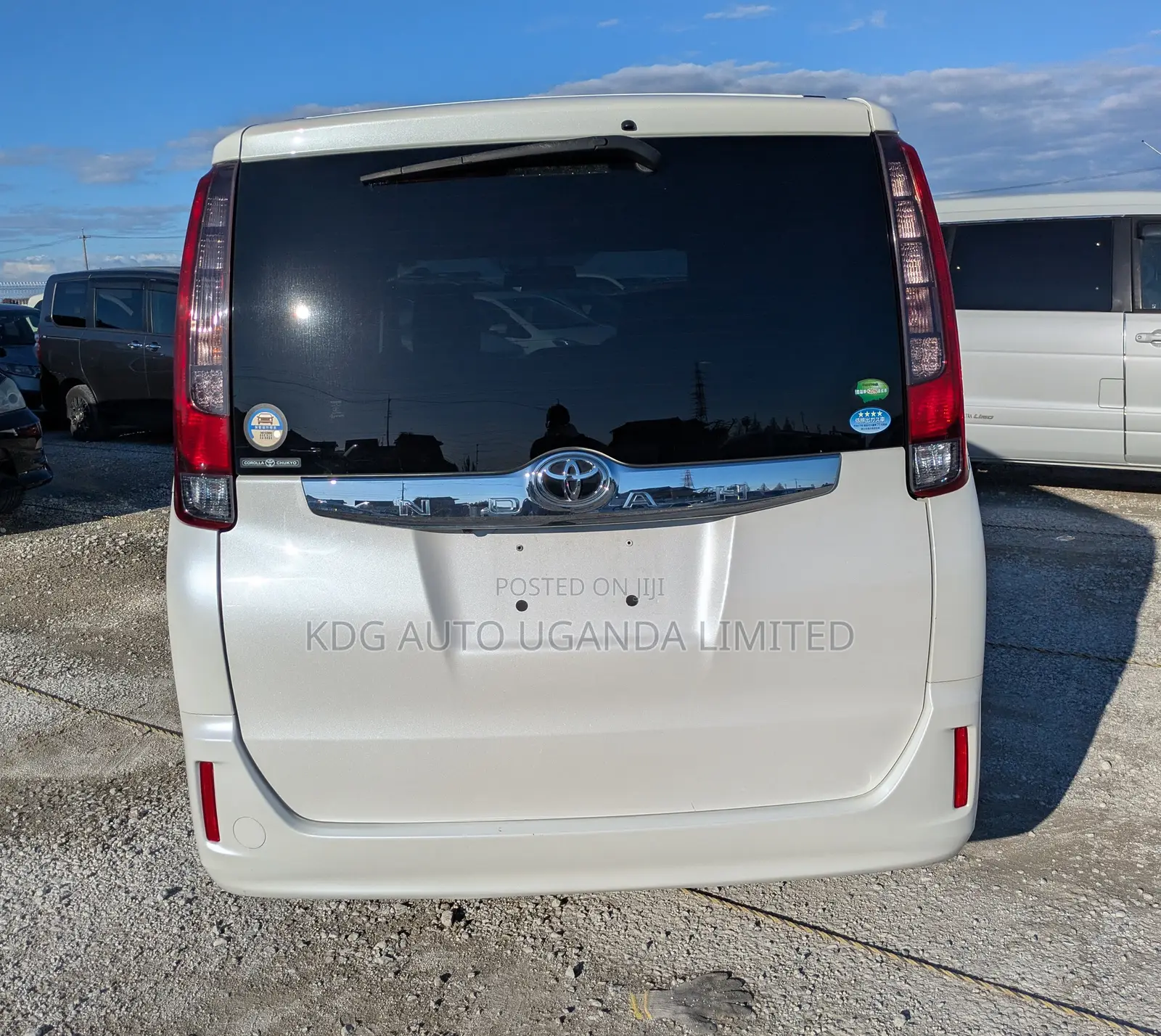 Toyota Noah 2.0 FWD (7 Seater) 2014 White