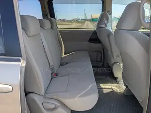 Toyota Noah 2.0 143hp FWD (8 Seater) 2011 Gold