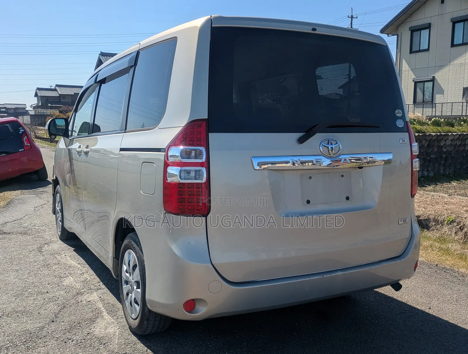 Toyota Noah 2.0 143hp FWD (8 Seater) 2011 Gold