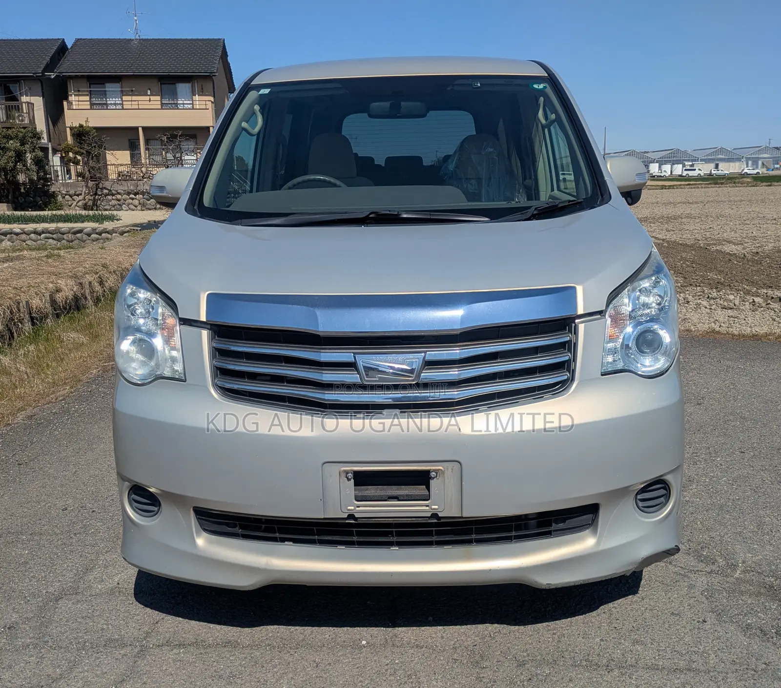 Toyota Noah 2.0 143hp FWD (8 Seater) 2011 Gold