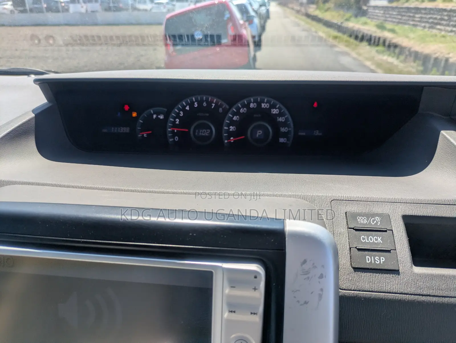 Toyota Noah 2.0 143hp FWD (8 Seater) 2011 Gold