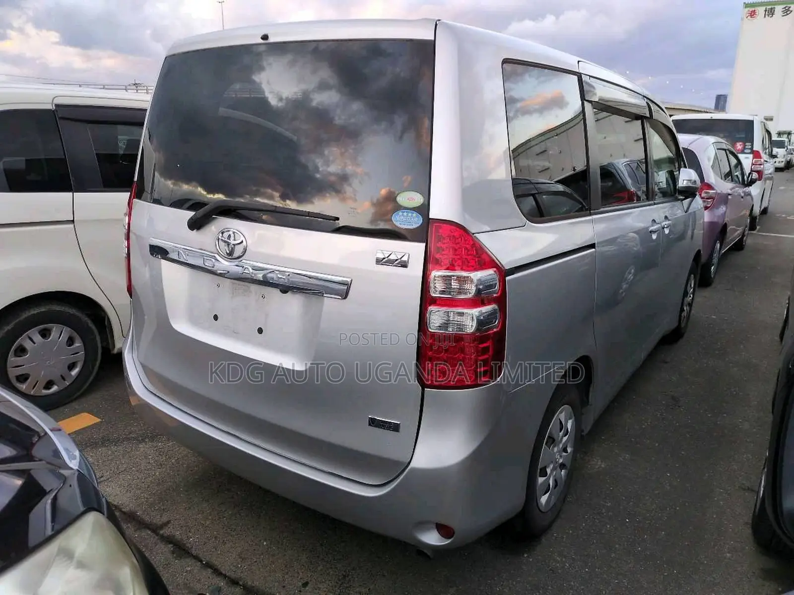 Toyota Noah 2.0 143hp YY FWD (5 Seater) 2013 Silver