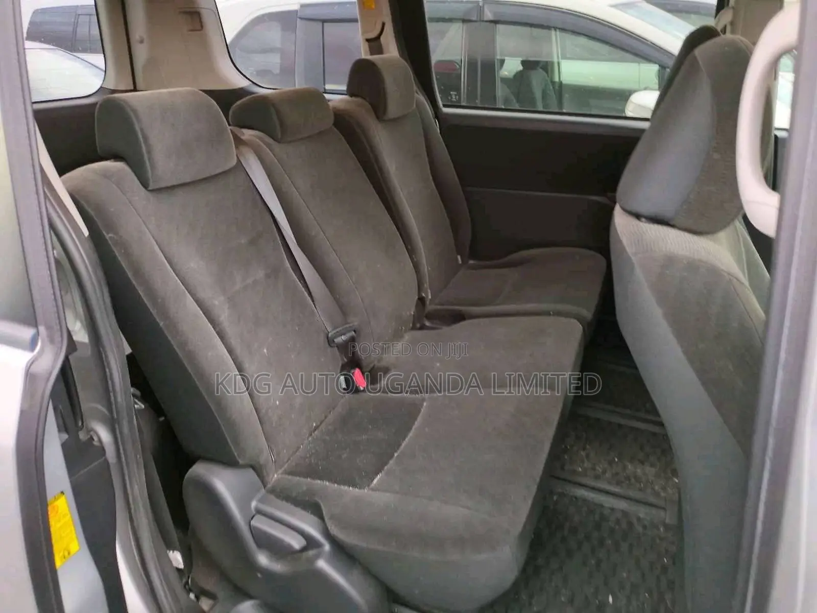 Toyota Noah 2.0 143hp YY FWD (5 Seater) 2013 Silver