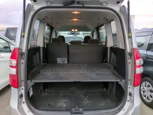 Toyota Noah 2.0 143hp YY FWD (5 Seater) 2013 Silver