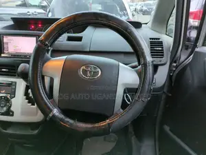 Toyota Noah 2.0 143hp YY FWD (5 Seater) 2013 Silver